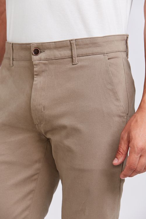 CALÇA SARJA CHINO EXTRA SLIM BEGE